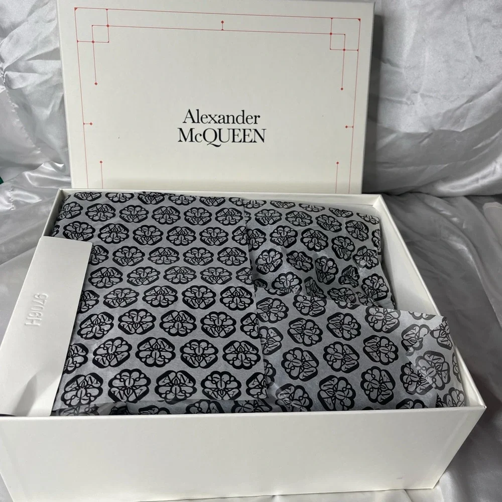 Alexander McQueen Mens Over Sized Runner - Picture 6 of 6